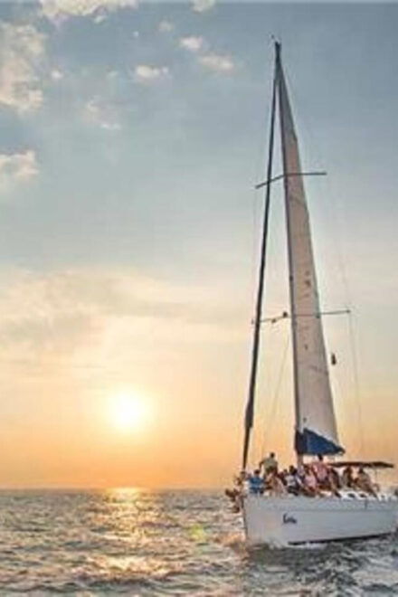 Puerto Vallarta: Luxury Sunset Sailing - Sunset Vistas