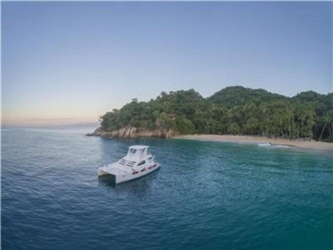 Puerto Vallarta: Luxury Yacht & Snorkel Tour - Amenities and Services