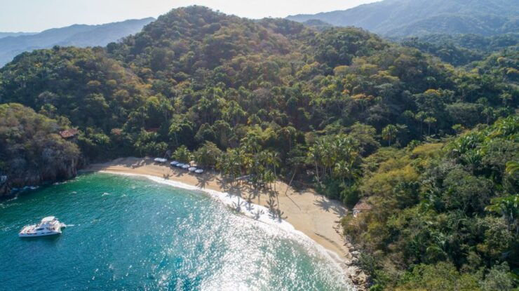 Puerto Vallarta: Luxury Yacht Tour With Lunch and Open Bar - Tour Inclusions