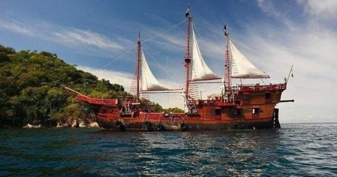 Puerto Vallarta: Majahuitas Island Pirate Ship Tour - Meals and Refreshments
