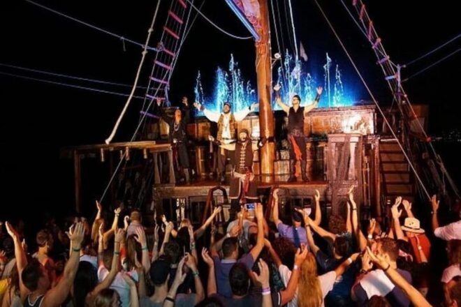 Puerto Vallarta: Pirate Ship Night Cruise With Dinner - Entertainment Highlights