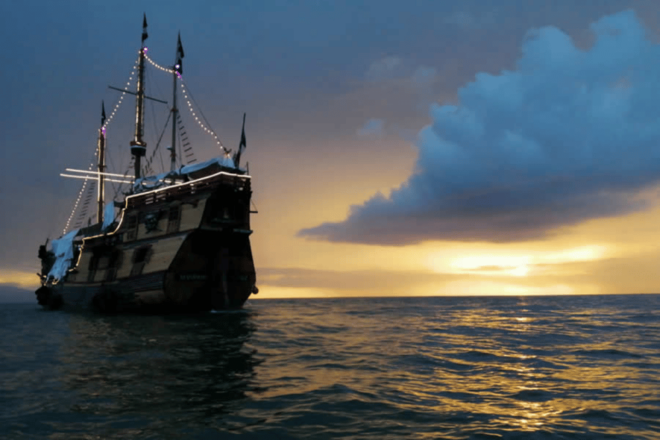 Puerto Vallarta: Pirate Ship Night Show & Dinner Cruise - Breathtaking Fireworks Display