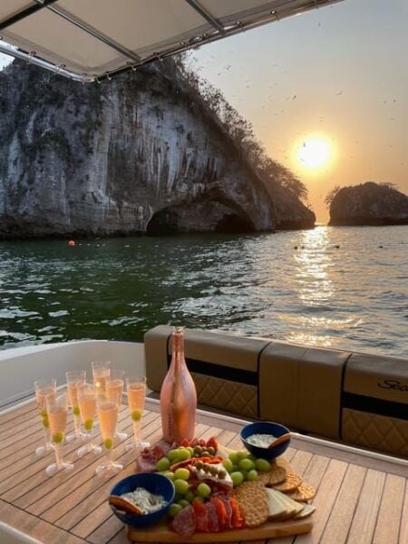 Puerto Vallarta: Sunset Cruise Aboard a Private Yacht - Sightseeing and Photography