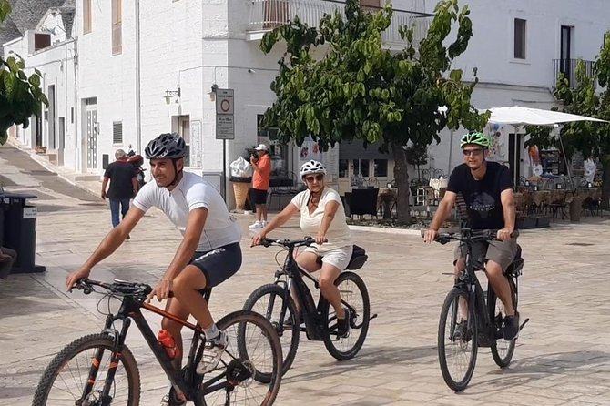 Puglia by E-Bike  - Alberobello & Locorotondo - Exploring Cisterninos Historic Center