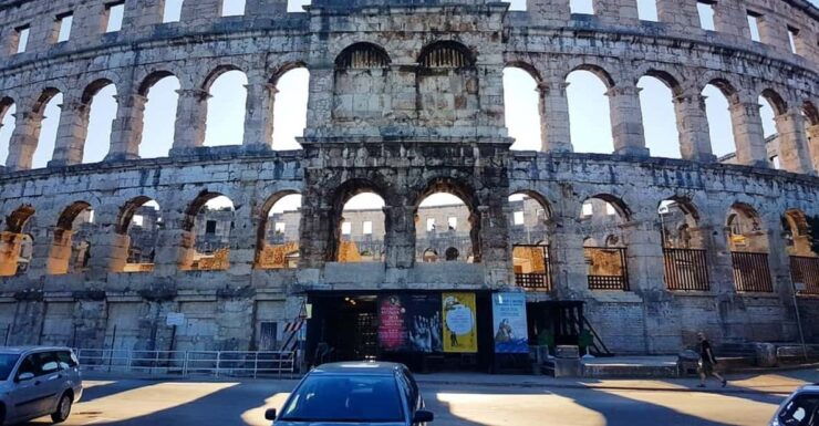 Pula: Old Town Walking Tour for Foodies With Dinner and Wine - Good To Know