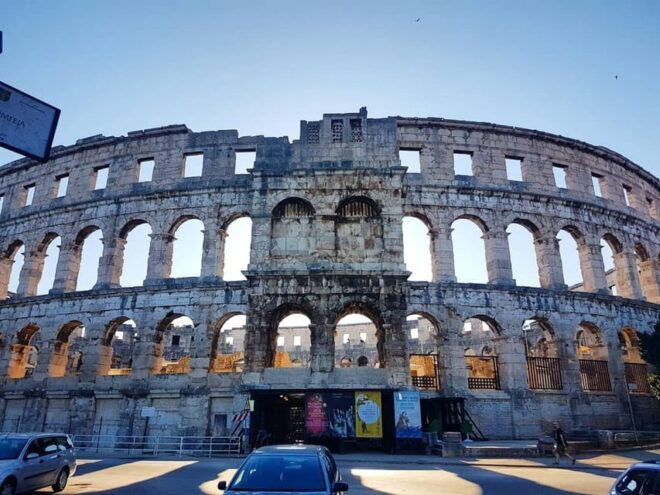 Pula: Old Town Walking Tour for Foodies With Dinner and Wine - How to Book Your Tour