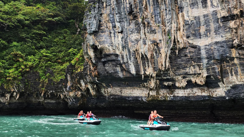 Pulau Dayang Bunting and Langkawi Islands Jet Ski Tour by Mega Water Sports - Riding from Pantai Cenang into the islands