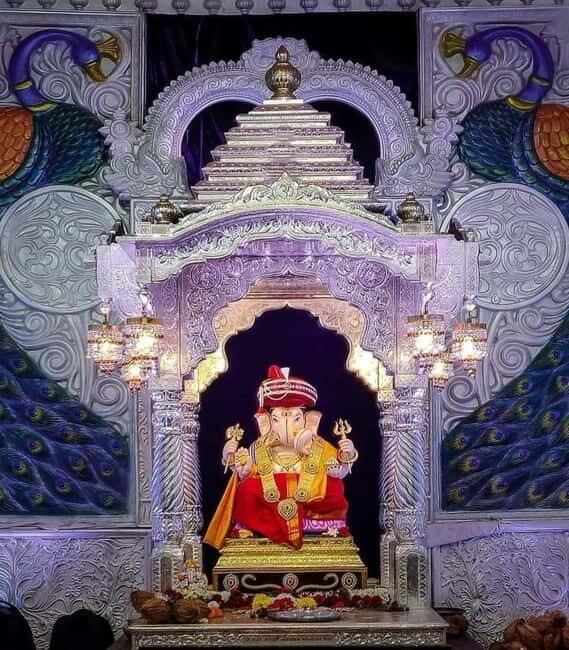 Pune: Sacred Sites Walking Tour of Old City with Snacks - What to Expect from the Experience