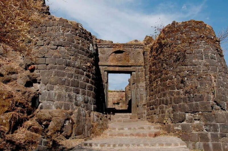 Pune: Sinhagad Fort Hike & Zapurza Museum Full Day Car Tour - Why Visit Zapurza?