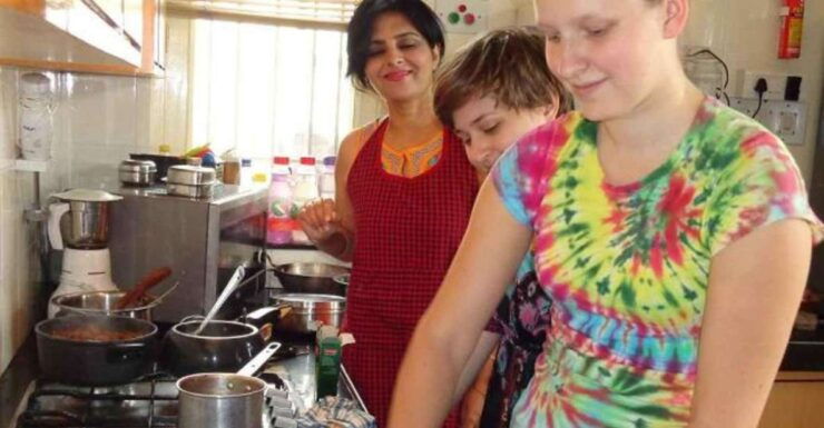 Pune: Traditional Cooking Classes & Dinner With Chef Family - Experience Traditional Cooking Classes in Pune