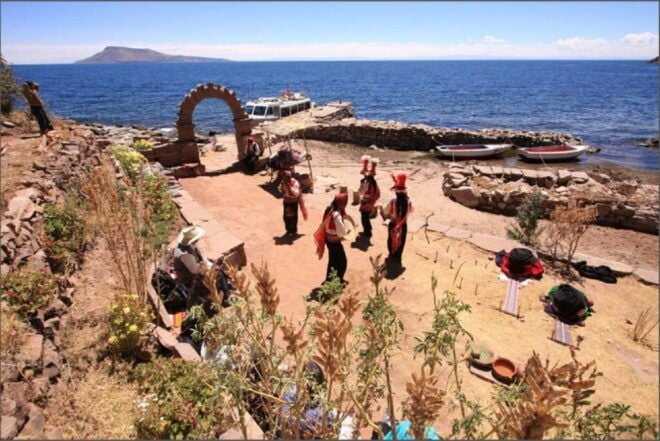 Puno: Full-Day Tour of Lake Titicaca and Uros & Taquile - Experience Highlights