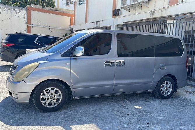 Punta Cana Airport Transfers for Groups of 1 to 6 People - Vehicle Amenities and Accessibility