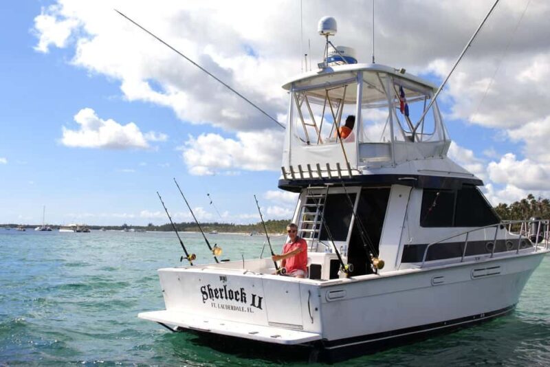 Punta Cana offshore private fishing charter "Sherlock" 39 ' - What to Expect on Your 6-Hour Private Fishing Adventure  