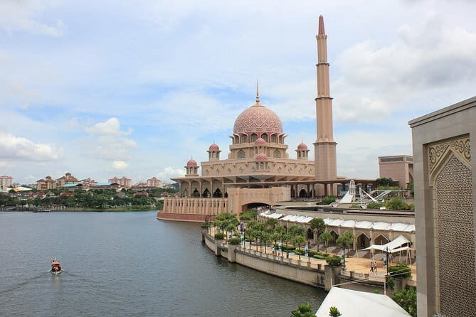 Putrajaya Boat Cruise, with Lunch, Prime Minister Office, Putra and Pink Mosques - Exploring Putrajaya: A Practical and Enjoyable Day Out