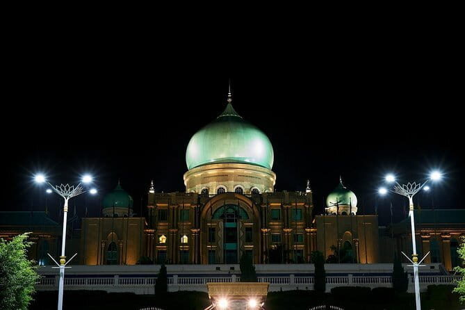 Putrajaya Boat Cruise, with Lunch, Prime Minister Office, Putra and Pink Mosques - Personalization and Group Size: Why It Matters