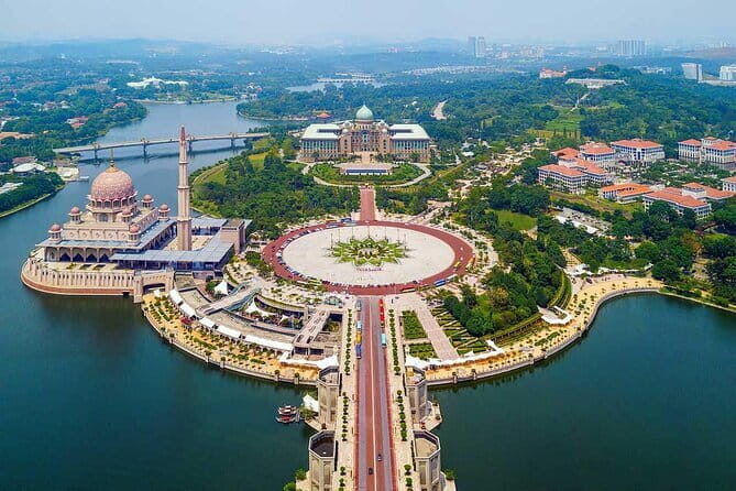 Putrajaya Open Air Tour from Kuala Lumpur with Sight SeeingCruise - The Water & Land Balance: Why the Cruise Matters