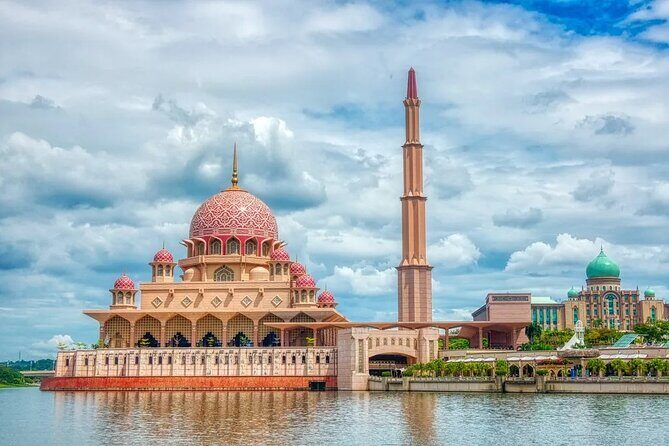 Putrajaya Pink Mosque and Blue Mosque Shah Alam Day Tour - Good To Know