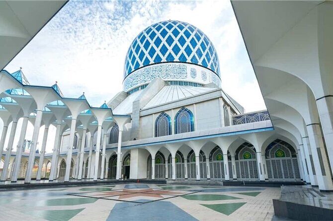 Putrajaya Pink Mosque and Blue Mosque Shah Alam Day Tour - The Sum Up