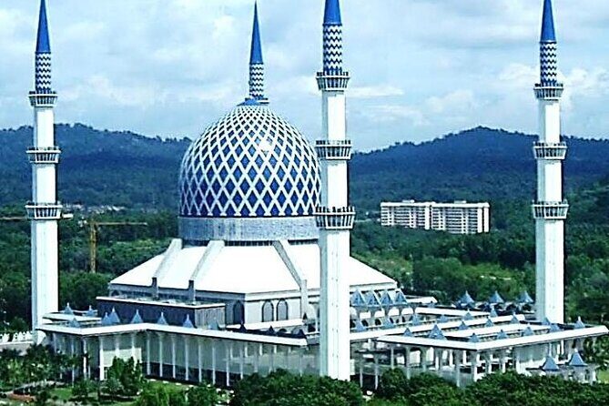 Putrajaya Pink Mosque and Blue Mosque Shah Alam Day Tour - FAQs