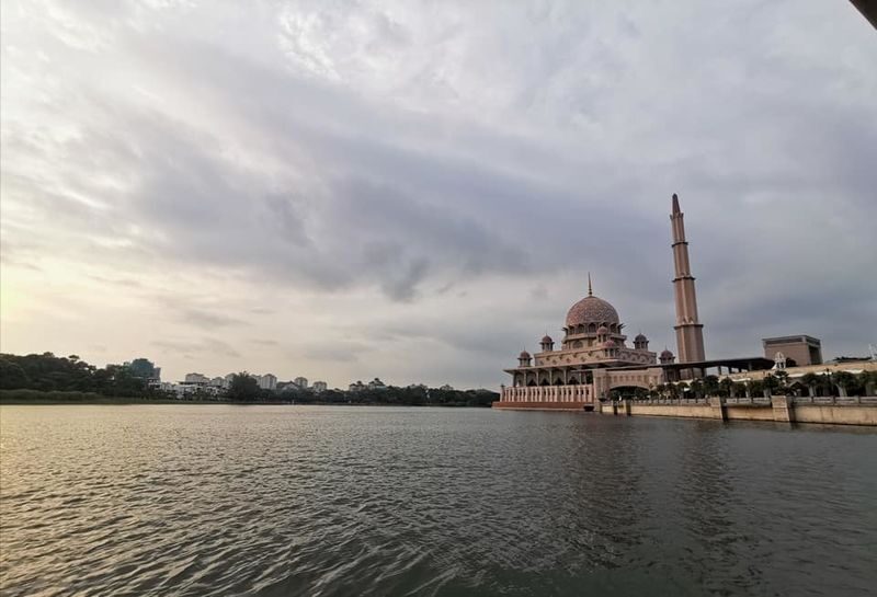 Putrajaya Tour with Boat Ride from Kuala Lumpur - A purpose-built capital beside a broad lake