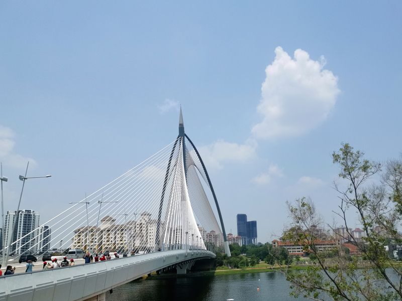 Putrajaya Tour with Boat Ride from Kuala Lumpur - Putra Mosque: plan around the opening hours