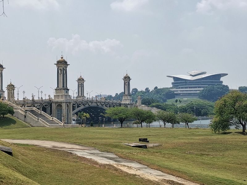 Putrajaya Tour with Boat Ride from Kuala Lumpur - The lake cruise: the best change of pace
