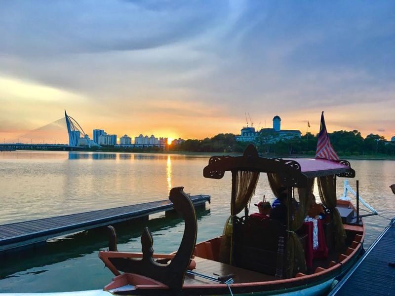 Putrajaya Tour with Boat Ride from Kuala Lumpur - Civic landmarks in quick succession