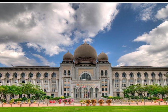 Putrajaya Tour With Traditional Boat Cruise & Pink Mosque (Private) - Frequently Asked Questions