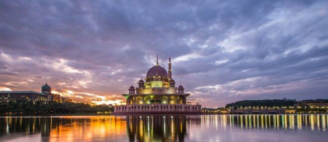 Putrajaya Visit and Lake Cruise: Tour From Kuala Lumpur - Select Participants and Date