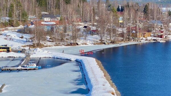 Puumala: Private Ice-Floating Experience at Lake Saimaa - Safety and Participant Restrictions