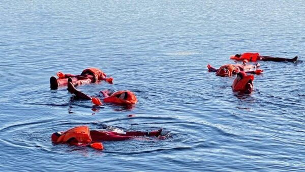 Puumala: Private Ice-Floating Experience at Lake Saimaa - Preparation Tips for Participants
