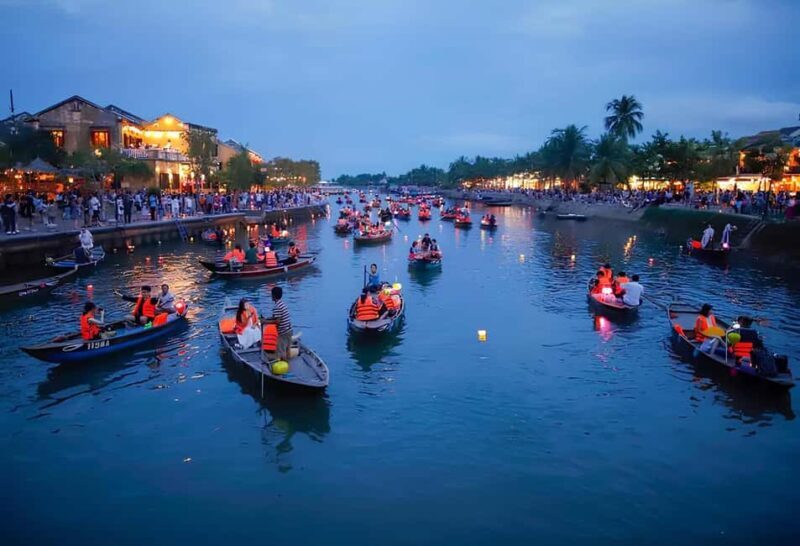 PVT /SIC Hoi An with Boat Ride and Lantern Release - The Highlight: Boat Ride & Lantern Release