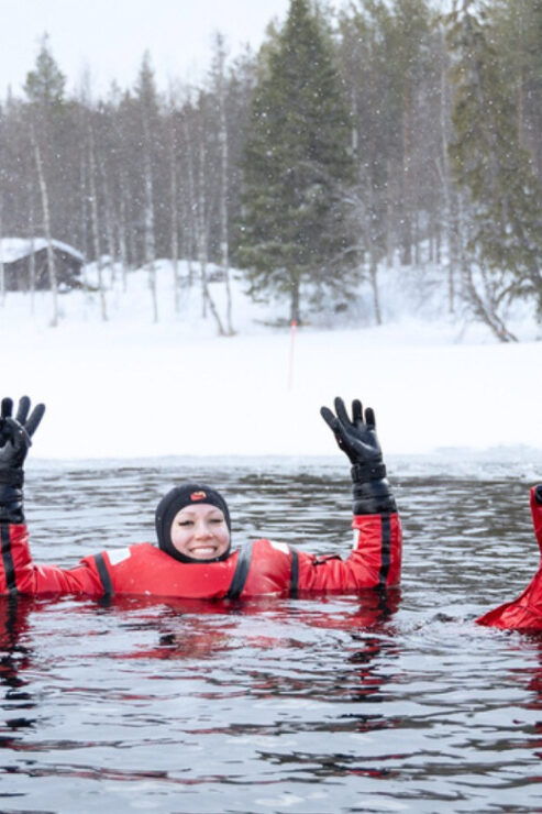 Pyhätsunturi: Ice Floating & Sauna Experience - Ice Floating Adventure