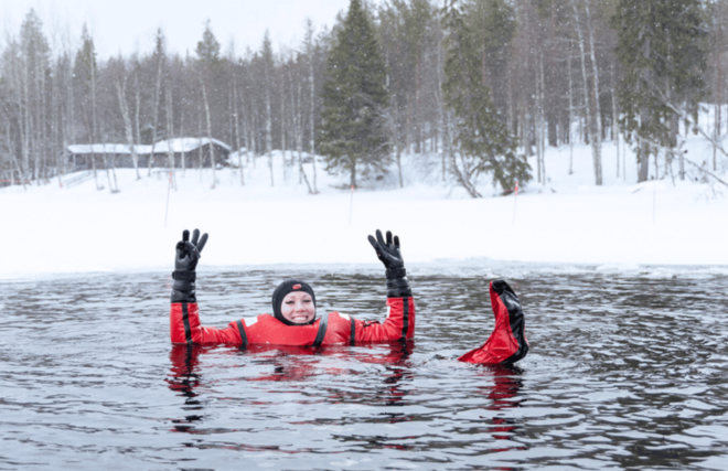 Pyhätsunturi: Ice Floating & Sauna Experience - Booking Information