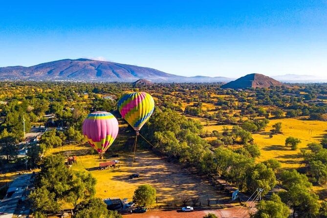 Pyramids of Teotihuacán and Basilica of Guadalupe - Basilica of Our Lady of Guadalupe
