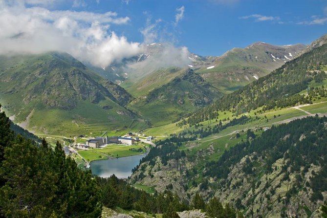 Pyrenees & Medieval Towns Small Group Tour From Barcelona - Positive Reviews and Experiences