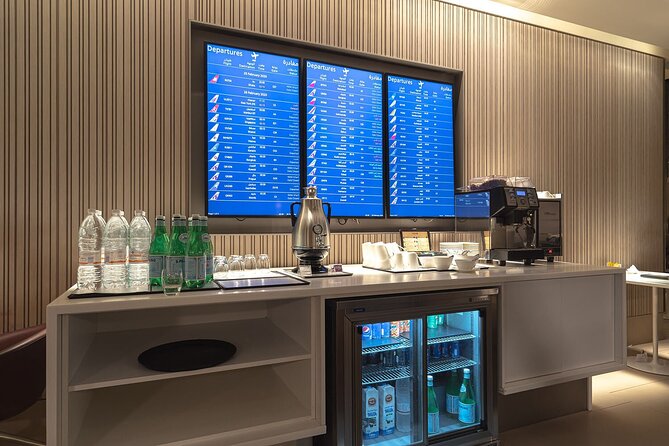 Qatar: Doha Hamad International Airport (DOH) Al Maha Lounge - Food Quality and Cleanliness