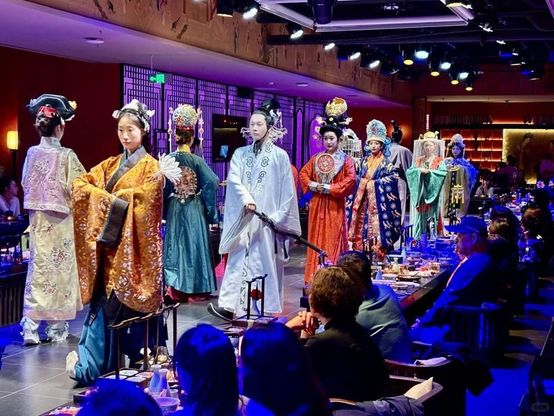 Qingdao Lanqi Banquet Fu - Immersive Imperial Feast Experience (A Fusion of Cuisine and Culture + Visual Delight + Chinese-Style Performance + Optional Costume & Makeup Experience) - Seats, service and language