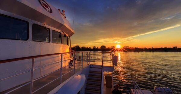 Québec City: 2-Hour Cocktail & DJ Evening Cruise - Additional Considerations