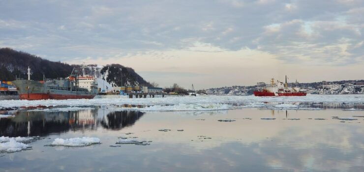 Quebec City: Ice Canoeing With Hot Chocolate & Sauna - Experience Highlights