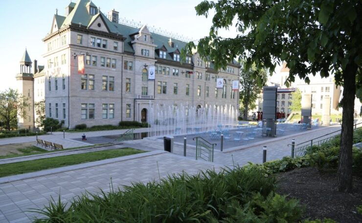 Quebec City: Old Quebec Walking Tour With Funicular Ride - Tour Duration and Guide Commentary