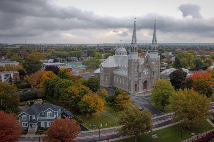Quebec: Self-Guided Driving Audio Tour App - Activity Details