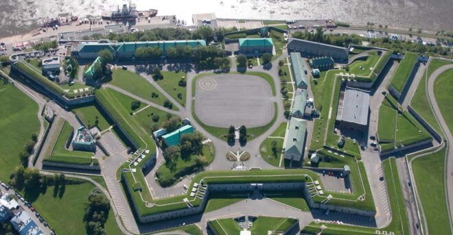 Quebec: The Citadel of Quebec Ticket and Guided Tour - UNESCO World Heritage Site