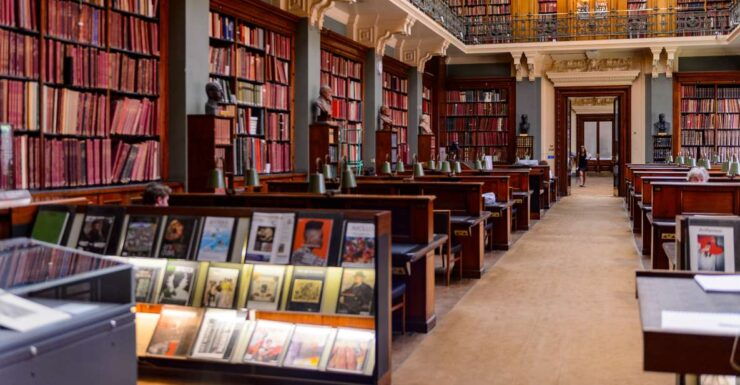 Queen Elizabeth II and Royal Secrets Private Tour - Activity Details