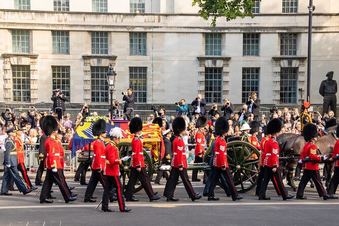 Queen Elizabeth II Private Walking Tour of London - Tour Overview