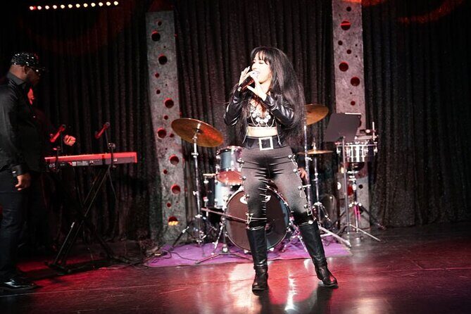 Queen Selena: A Tribute to the Latin Pop Superstar in Las Vegas - An In-Depth Look at the Queen Selena Experience