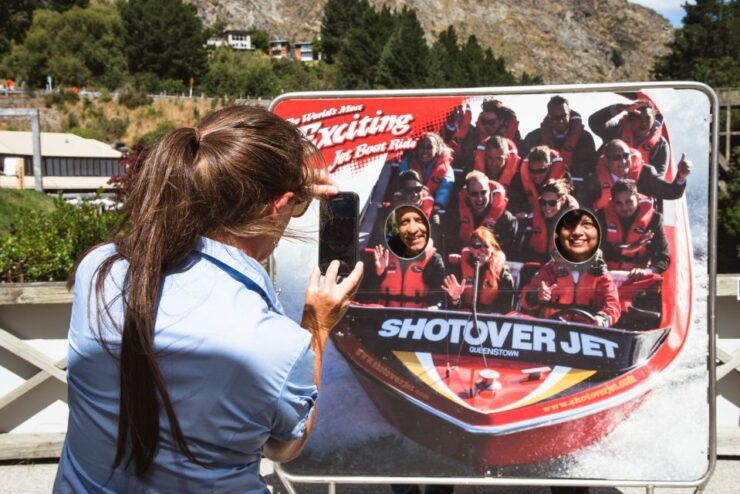 Queenstown: Arrowtown and Gibbston Half-Day Scenic Tour - Tour Details