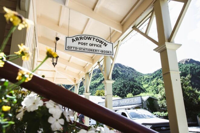 Queenstown: Arrowtown and Gibbston Half-Day Scenic Tour - Booking Details