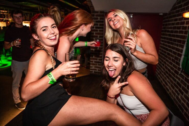 Queenstown: Bar Crawl With 5 Free Shots and Pizza - Important Information