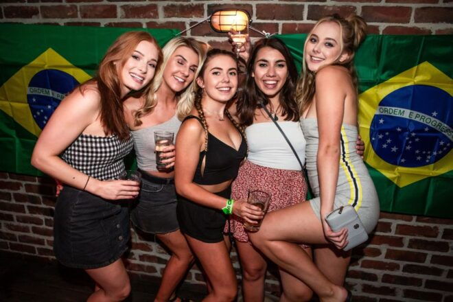 Queenstown: Bar Crawl With 5 Free Shots and Pizza - Reserve Now & Pay Later